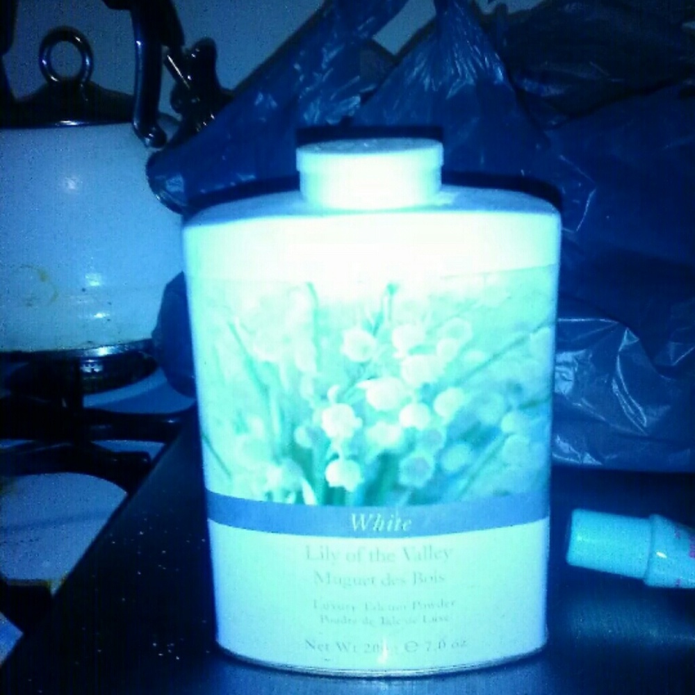 Talcum powder expensive smells from london